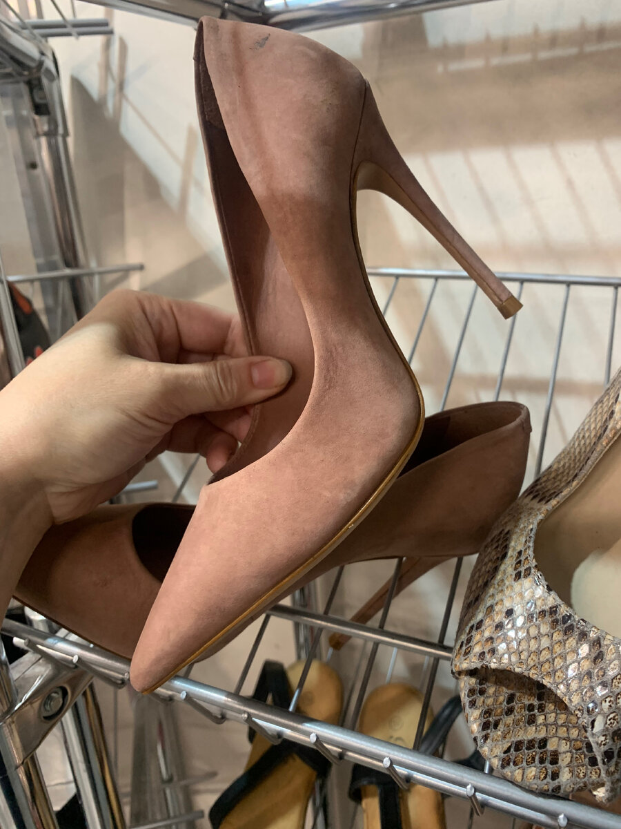 Замшевые лодочки, 250 рублей.