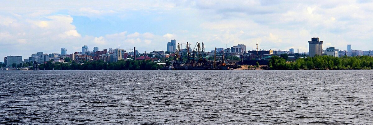 Это не остров в океане, а Самара . Река Волга - слева, река Самара - справа