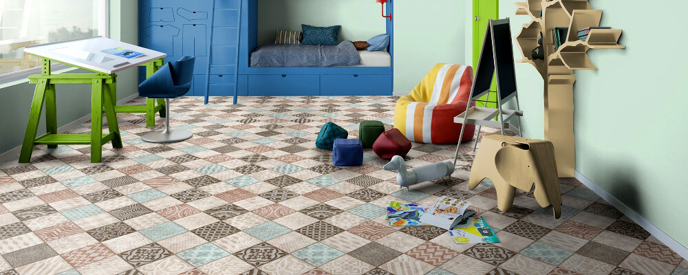 Покупая линолеум для себя, необходимо ориентироваться и на то, соответствует ли покрытие своему назначению.  В нашем ассортименте представлены как бытовые покрытия, так и полукоммерческие. Бытовой линолеум используется в квартирах и частных домах, где проходимость достаточно низкая. Прослужит такое покрытие может в течение 10 лет.