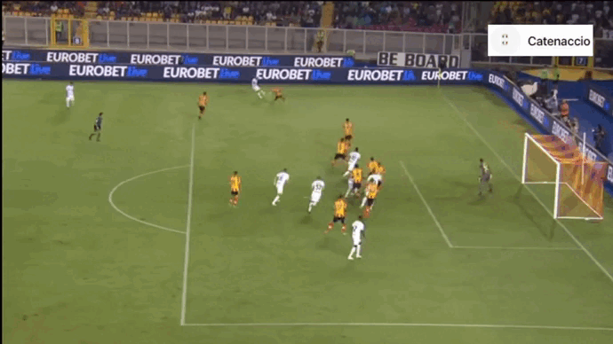 70' Дензел Дамфрис угодил в каркас