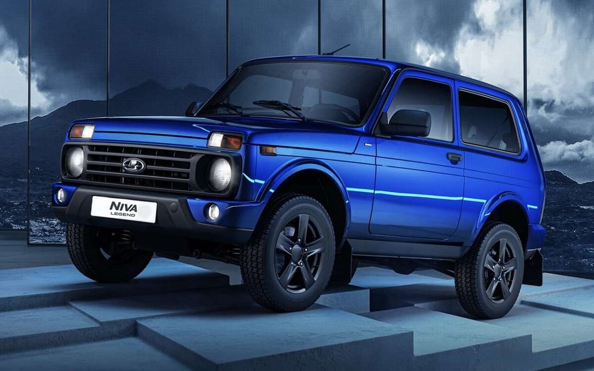    В последние годы модернизация носила, по большей части, косметический характер. На фото - версия Black, 2020 год