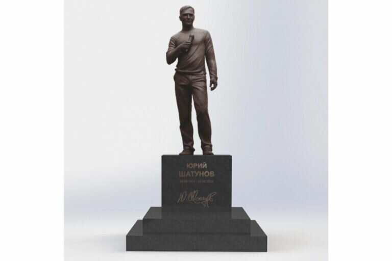    Вдова Шатунова выбрала макет памятника, его установят на могиле солиста «Ласкового мая» Белов Михаил Александрович