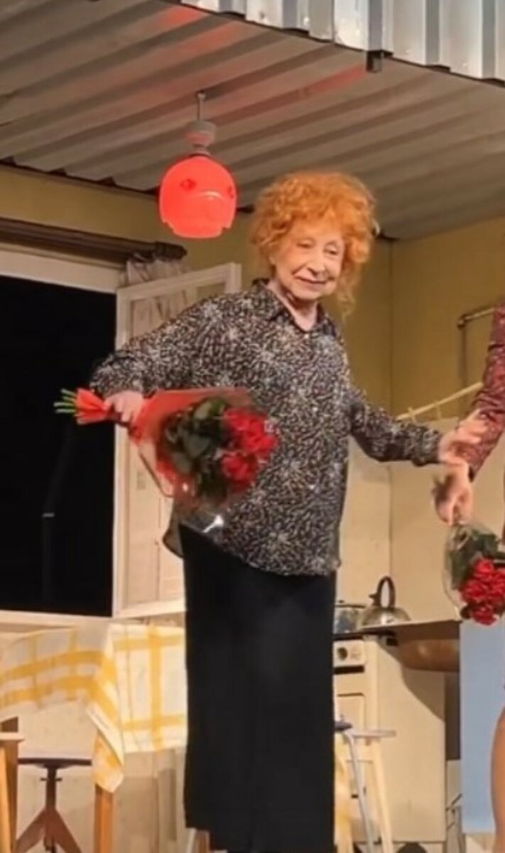    Лия Ахеджакова
