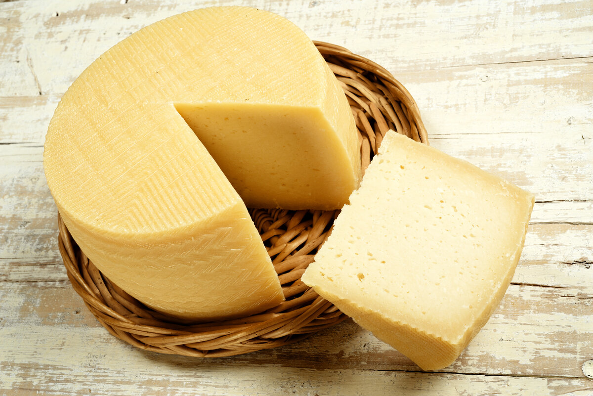 Сыр скрипит на зубах почему