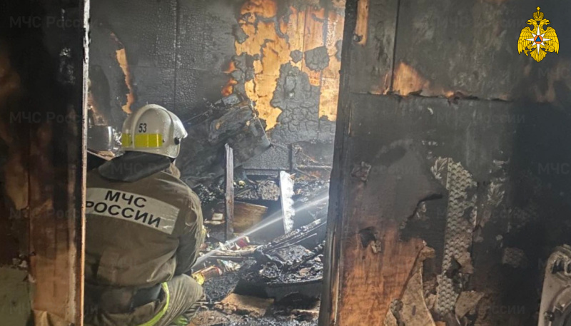 🔥😔За прошедшую неделю на территории области произошел 21 пожар. К сожалению, 2 человека погибло, 2 жителя региона получили травмы. 
Подробнее👉🏻 https://44.mchs.gov.ru/deyatelnost/press-centr/novosti/4852361

🏡🔥Наибольшее количество пожаров на прошедшей неделе произошло в жилом секторе – 12 пожаров (из них 6 - в жилых домах), 🏚по 3 случая зарегистрировано в неэксплуатируемых зданиях и транспортных средствах, 🏢♨2 случая зарегистрировано в здании производственного назначения, 1 случай – прочее.

🚬🔥Неосторожное обращение с огнем - вновь самая распространенная причина «огненных» происшествий. За неделю - 9 пожаров. ⚡7 пожаров - нарушение правил устройства и эксплуатации электрооборудования, ♨2 пожара - нарушение правил устройства и эксплуатации печей, 🚘3 пожара - нарушение устройства и эксплуатации транспорта.

👨‍🚒🚒Сотрудники Главного управления МЧС России по Костромской области обращаются к жителям с рекомендацией строго соблюдать правила пожарной безопасности, быть предельно осторожными при обращении с огнем, чтобы не допустить возгорания! Берегите своё здоровье и имущество!

📞☎📲Единый номер пожарных и спасателей 01 или 101 (с мобильного телефона)

📞☎📲Единая служба спасения 112

📞☎📲Телефон доверия Главного управления МЧС России по Костромской области 8 (4942) 493-693.

