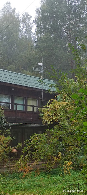 Вторую внешнюю антенну установили на той же мачте, но развернули в сторону другой базовой станции.  