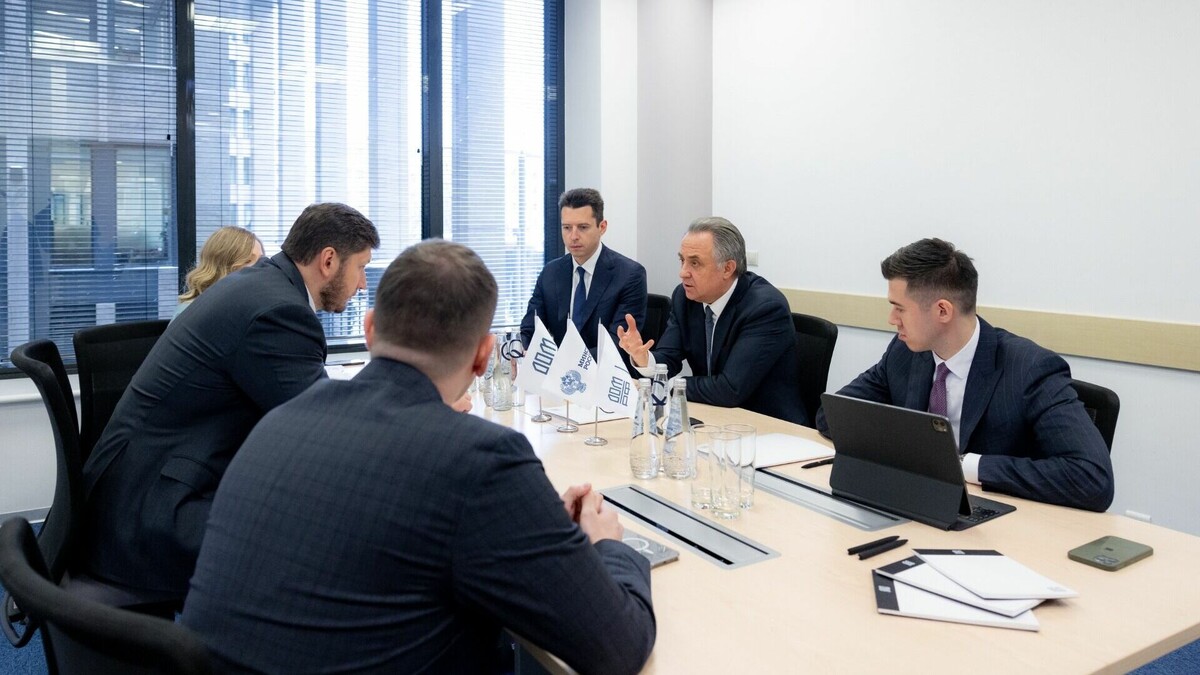     По мнению заместителя министра финансов РФ Алексея Моисеева, которое озвучил на проходящей в Москве конференции «Инфраструктурные облигации ДОМ.РФ. Финансируем будущее страны», такие ценные бумаги — хороший инструмент, который за счет заемных средств делает более устойчивым финансирование проектов.