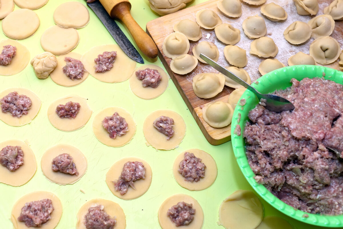 Тесто в пельменях получится вкуснее, чем начинка, если добавить этот  неожиданный ингредиент: рассказываем об одной кулинарной хитрости |  Покулинарим | Дзен