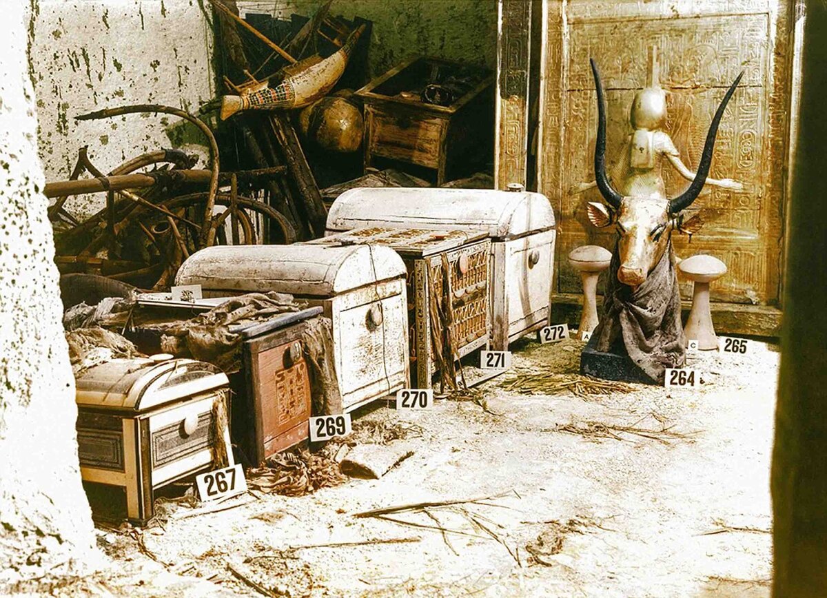 Открытие гробницы тутанхамона. Находка гробницы тутанхамона 1922. вскрытия гробницы тутанхамона 1922. 1922 открытие гробницы тутанхамона. говард картер гробница тутанхамона.