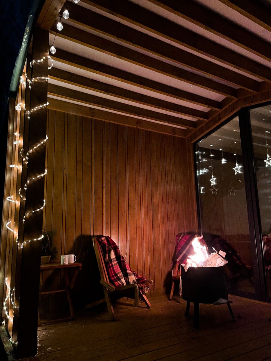 В Тини тепло, уютно, есть массажный стол и сколько угодно горячей воды в тропическом душе