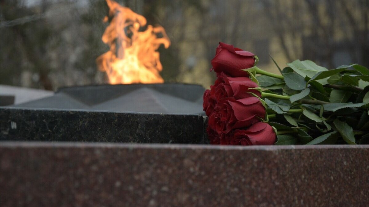     1 февраля в Волгограде отмечается особенная дата — в этот день в 1963 году на площади Павших Борцов впервые вспыхнул Вечный огонь. Его зажгли к 20-летней годовщине разгрома немецко-фашистских войск под Сталинградом.