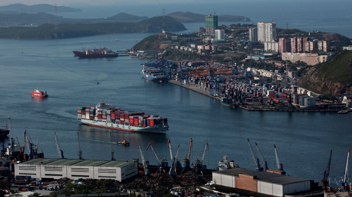    Виды Владивостока и бухты Золотой Рог с пилона вантового моста© РИА Новости / Виталий Аньков