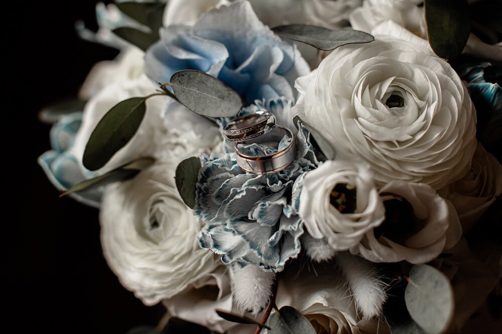 Свадебный букет невесты из георгин, роз Капучино и пионовидных роз