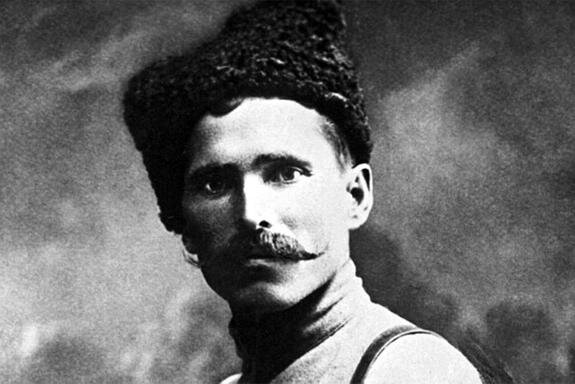    Если бы Василия Чапаева не бросила жена, он мог бы не стать героем