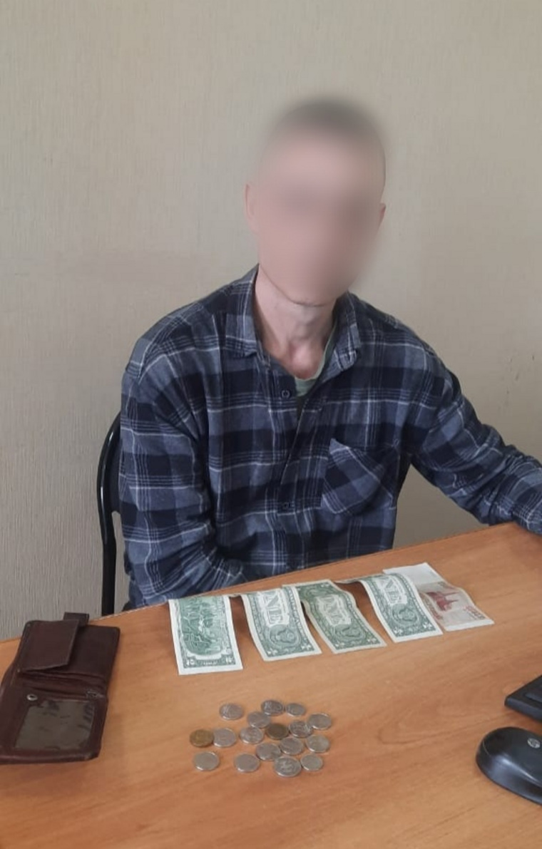    Подозреваемый крал оставленные в автомобилях деньги и вещи