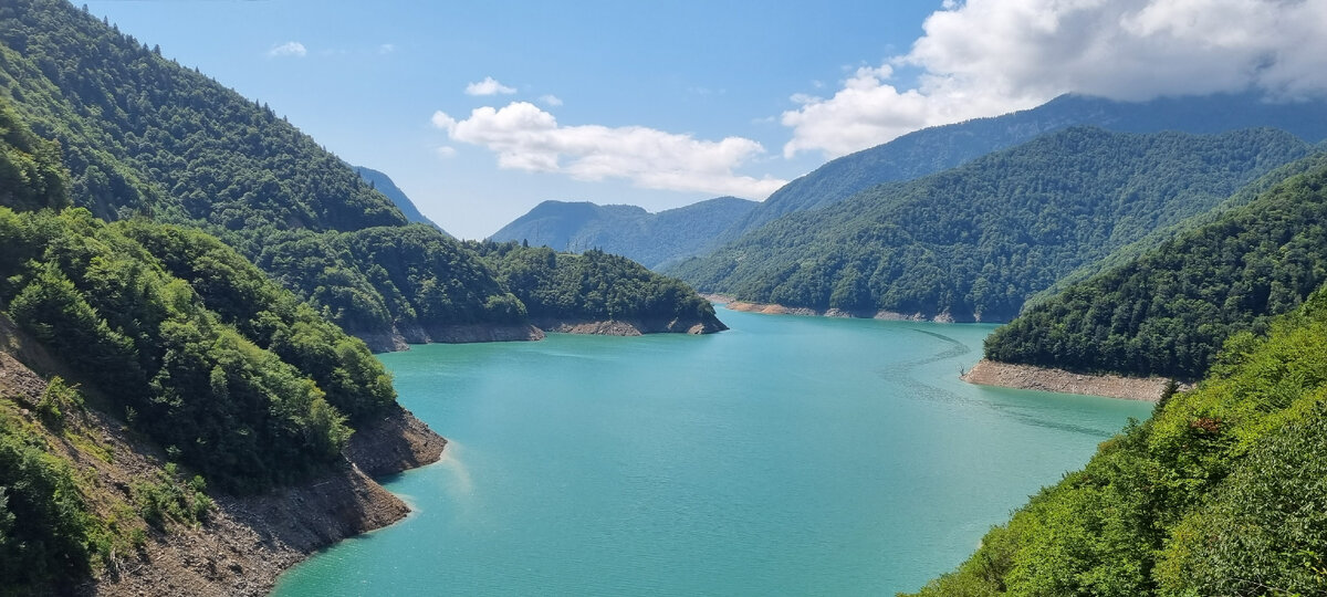 Джварское водохранилище по пути в Местию. 