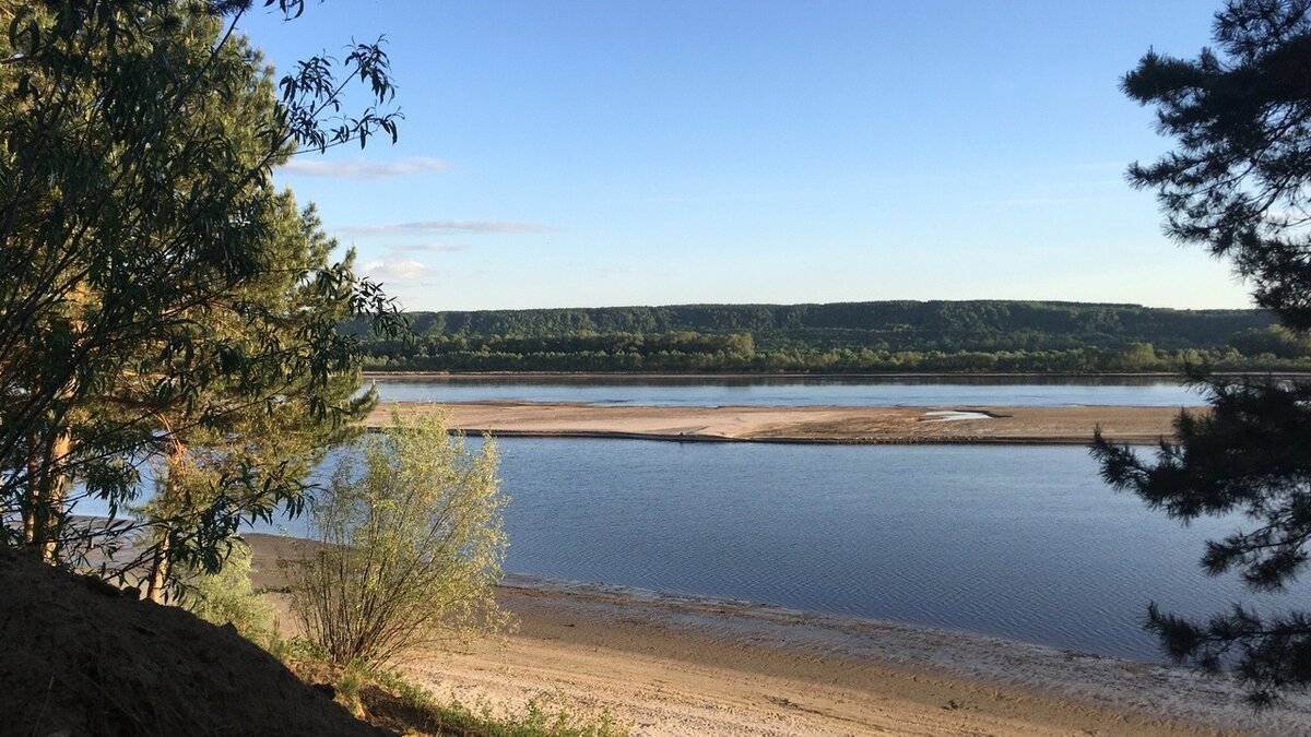     В Татарстане местные жители ужаснулись из-за сильного обмеления Волги и Казанки. Соответствующие обращения появились в комментариях Telegram-канала главы региона Рустама Минниханова.