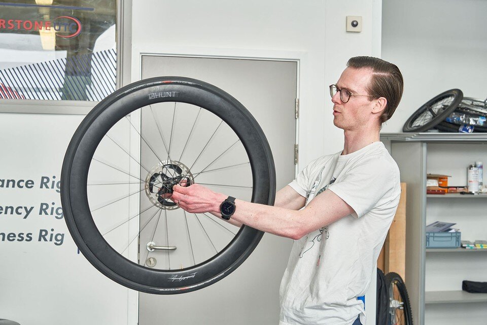 8 испытания. Фикс репеер. Спущенное колесо велосипеда. Tire Puncher Repair Kit. Велосипед Step-in.