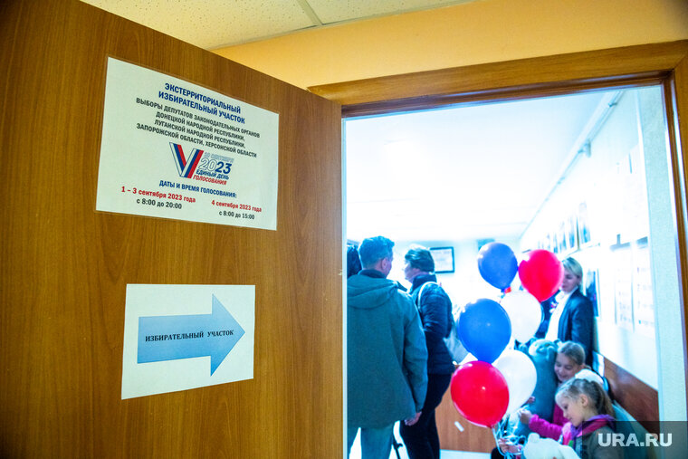    Голосование проходит в общественном центре на ул. Борчанинова, 8