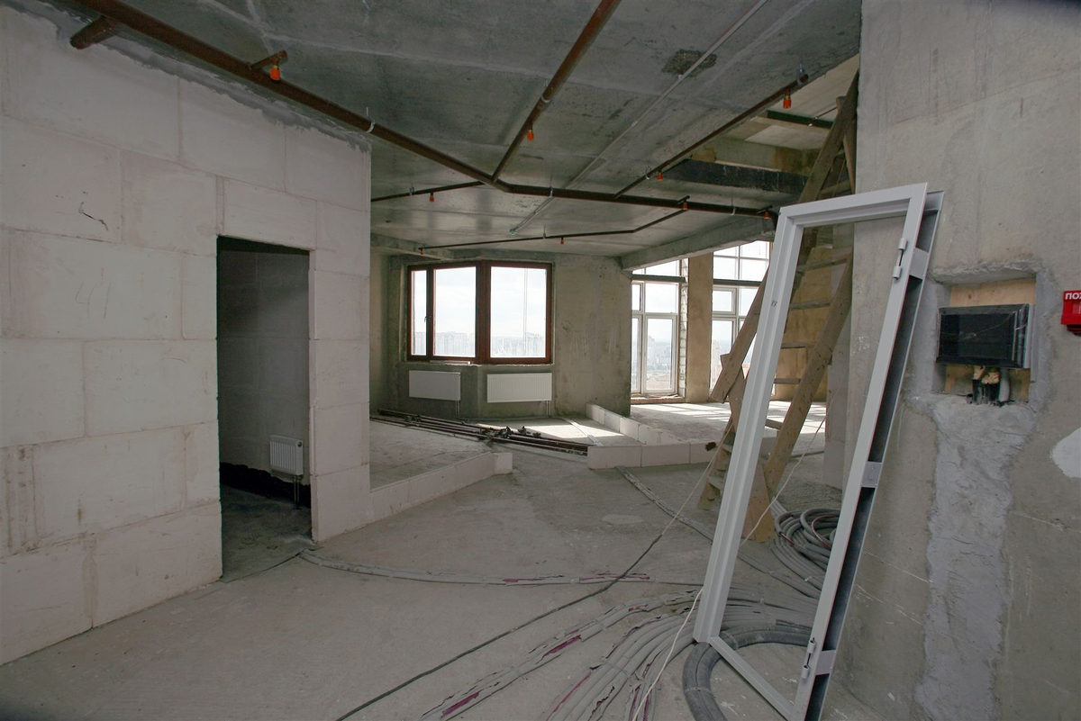 помещения в строящихся домах. старое помещение. комната без отделки. комната до ремонта. помещения в строящихся домах.