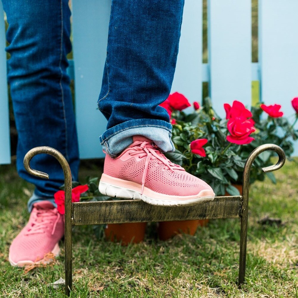 Чистилка для обуви, втыкающаяся в землю