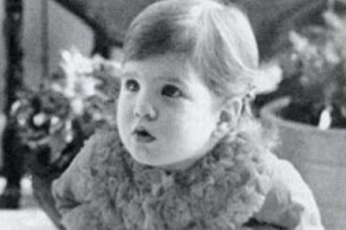    Дженнифер Энистон показала, как выглядела в детстве