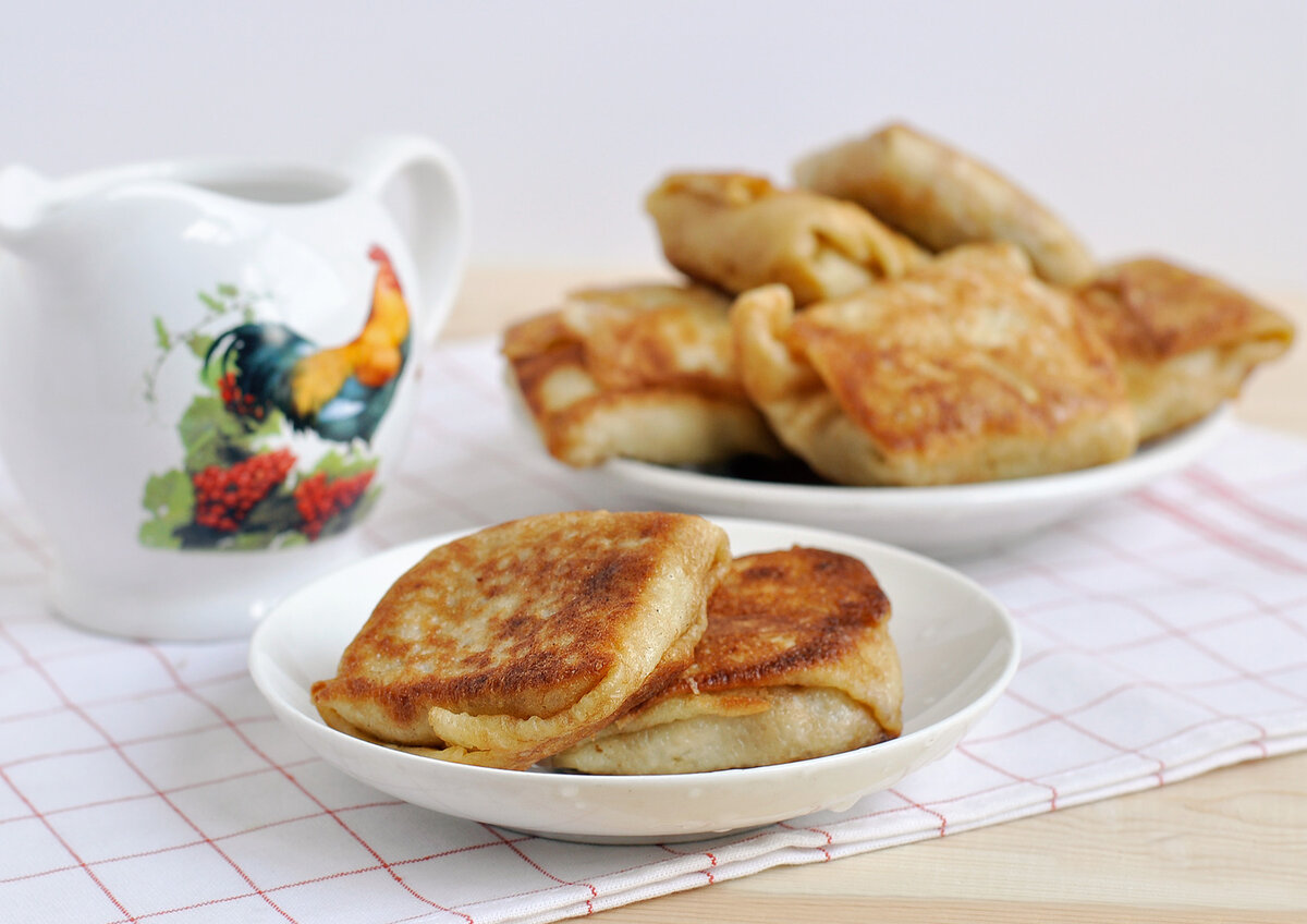 1. Подготовьте ингредиенты для блинов с курицей и рисом