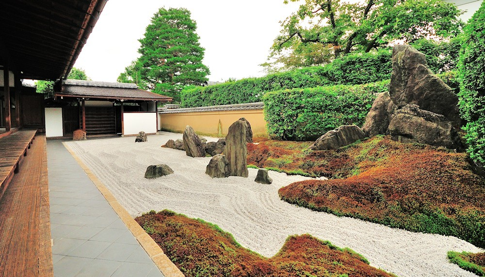 Японские камни купить. Сад камней в Киото. Сад мхов монастыря Сайходзи в Киото. Карэсансуй японский сад. Садовое искусство Японии Киото.