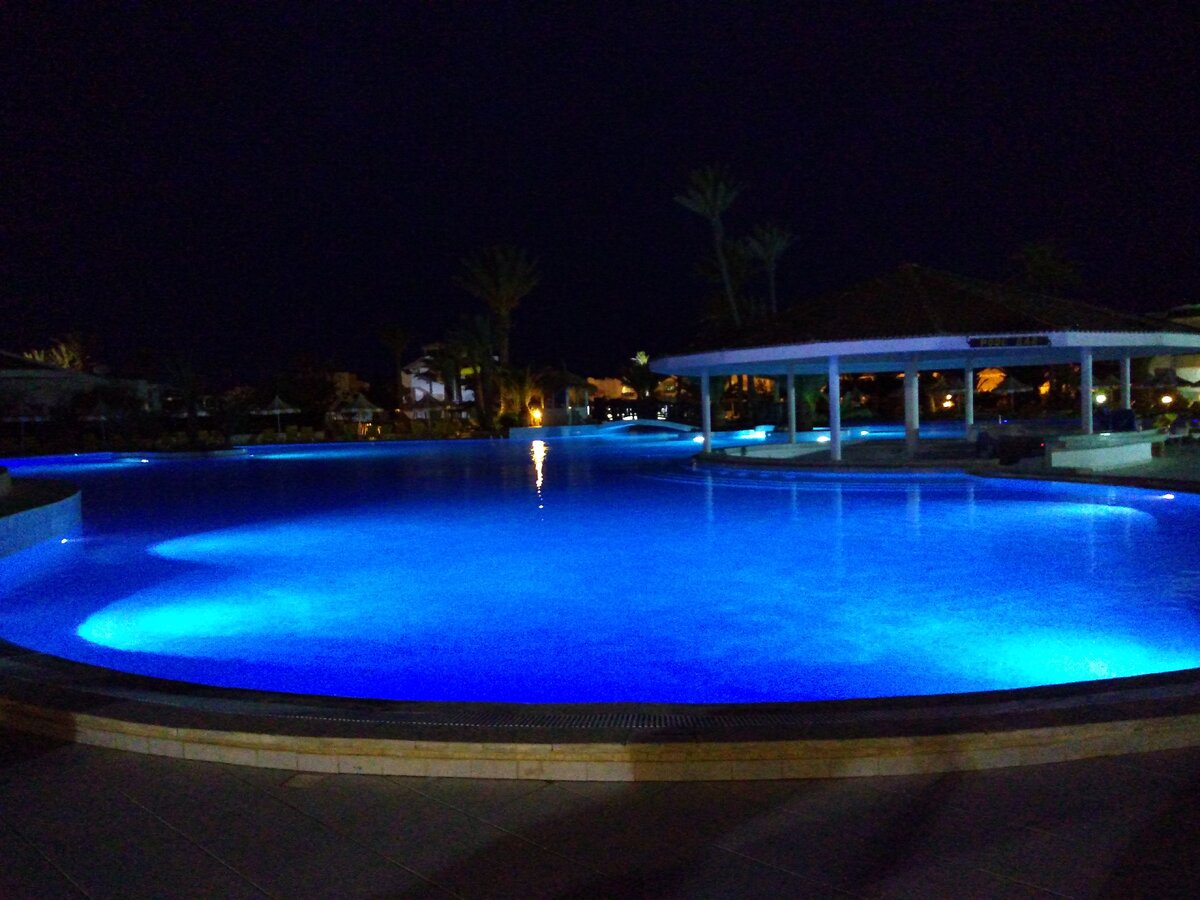 Бассейн отеля