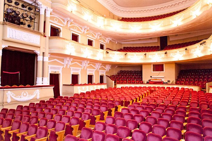 Зал театра современник основная сцена фото зала