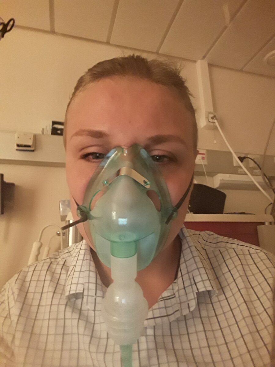 Потеряла голос, ингалятор с лекарствами в помощь. 