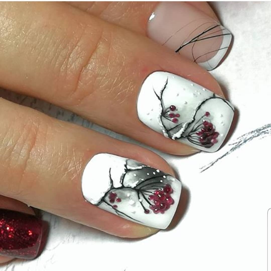 РЯБИНА зимой на ветке