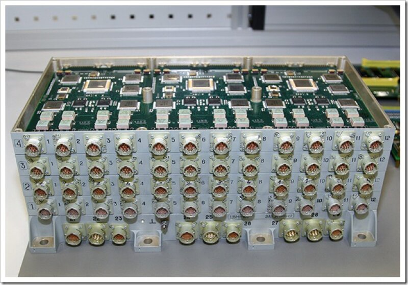 кластерный сервер. цифровой вычислительный комплекс. кассета пзу. бцвм бурана бисер-4. скиф мгу суперкомпьютер.