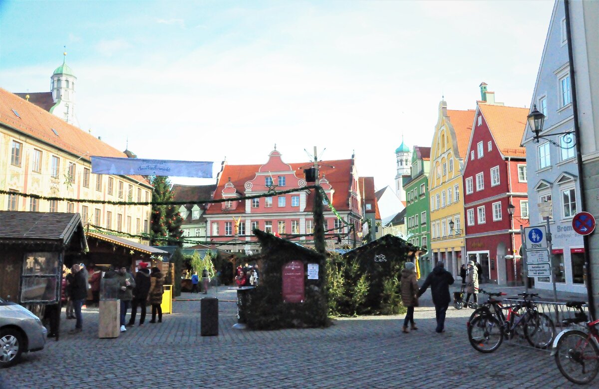 11 утра, воскресенье