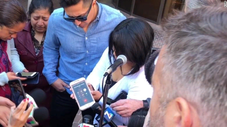 Росио Реболлар Гомес позвонила членам своей семьи в Сан-Диего после того, как она была депортирована. Они только что провели пресс-конференцию, чтобы попросить правительство дать ей шанс остаться в Соединенных Штатах.