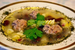 
 
 Это вторая попытка приготовить этот суп.  Первая закончилась неудачей: продукт получился съедобный, но визуально  не эстетичный. В сущности, рецепт написанный в книге просто абсурдный.
 Состав: