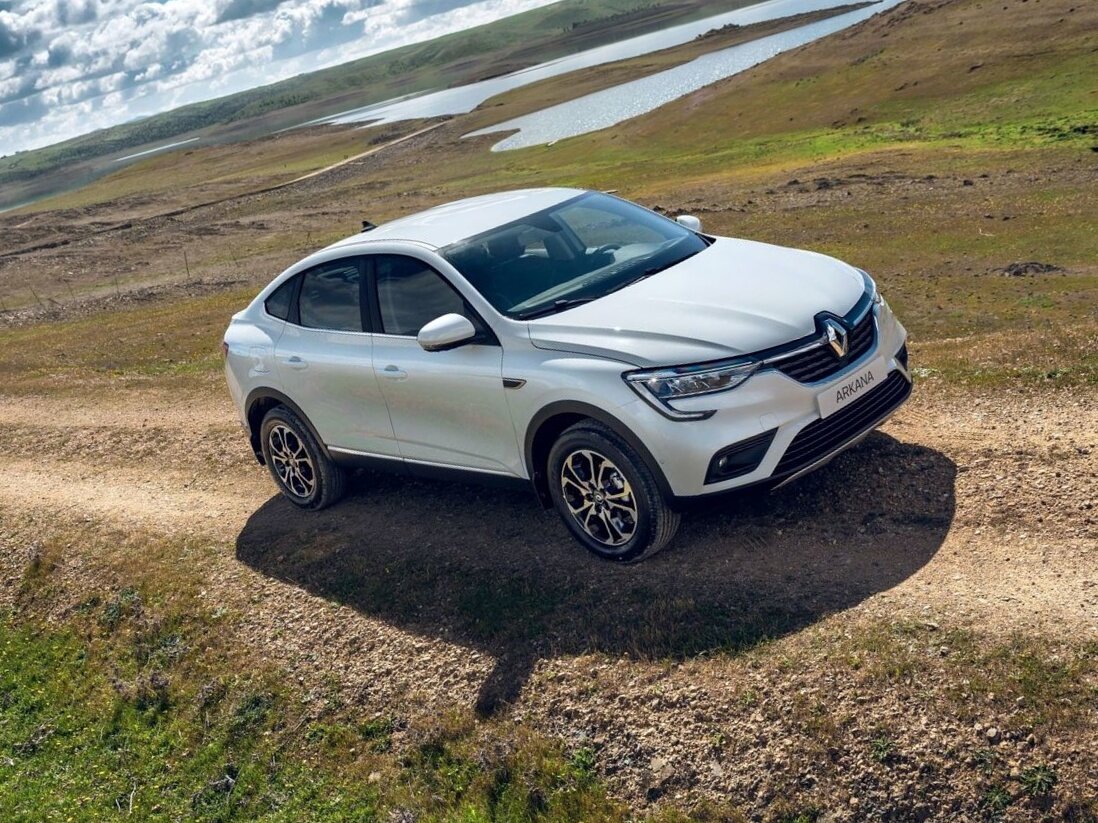 В комплектациях с полным приводом Рено Аркана оснащается турбомотором 1.3 литра и мощностью 150 л.с.