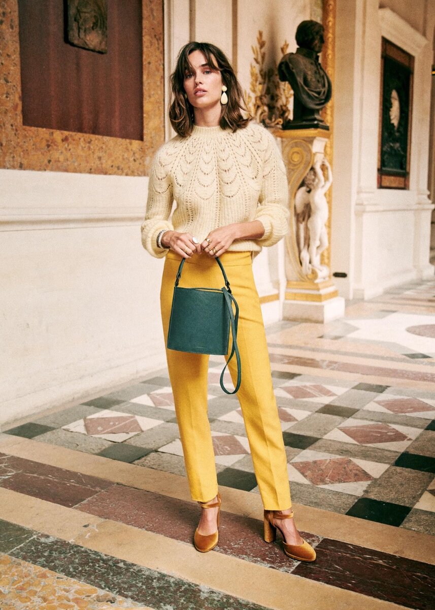 Утонченный свитер с ажурным верхом