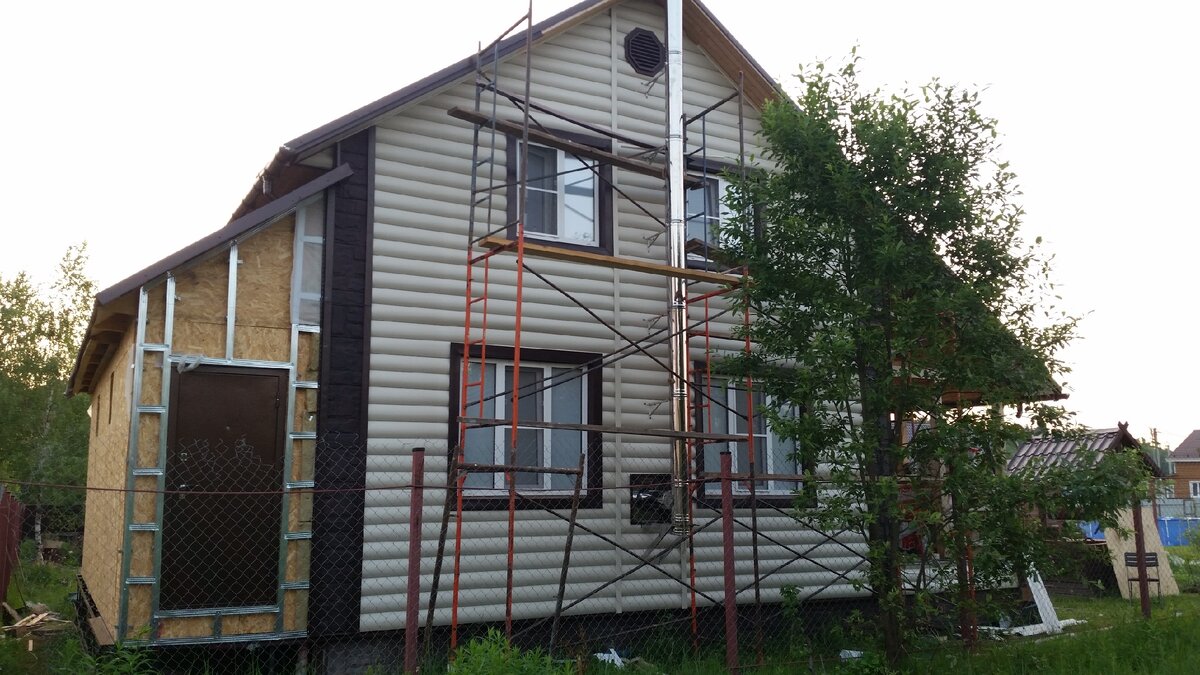 Задняя сторона дома