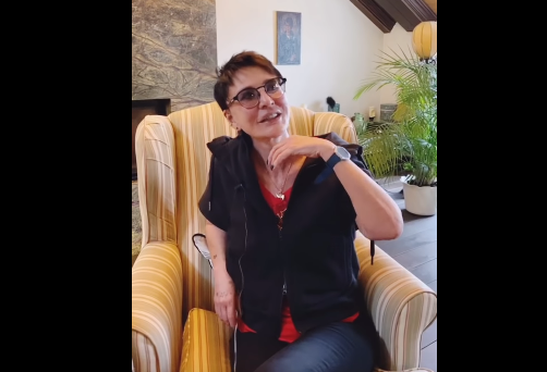 Скриншот с видеоролика на youtube-канале Ирины Хакамады.