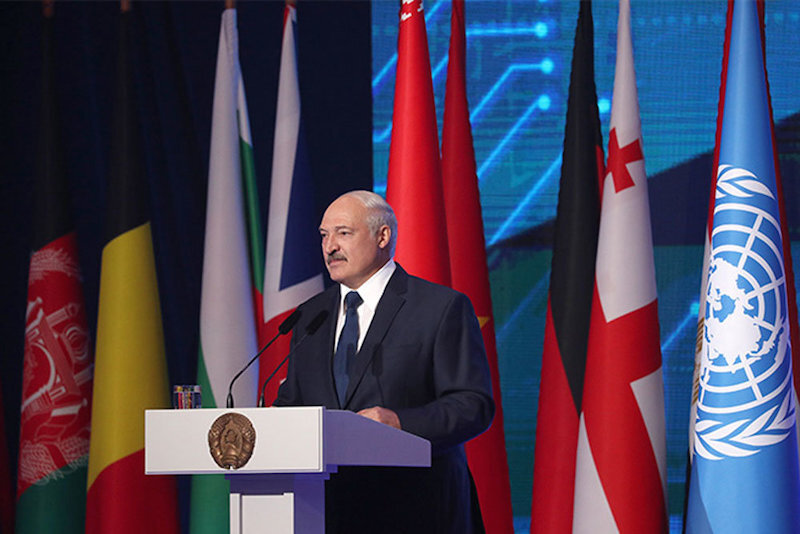 http://bloknot.ru/v-mire/lukashenko-ispugalsya-i-nagluho-zakry-l-granitsu-s-ukrainoj-628446.html