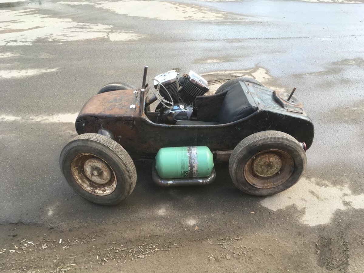 Мотоцикл с колесами от автомобиля