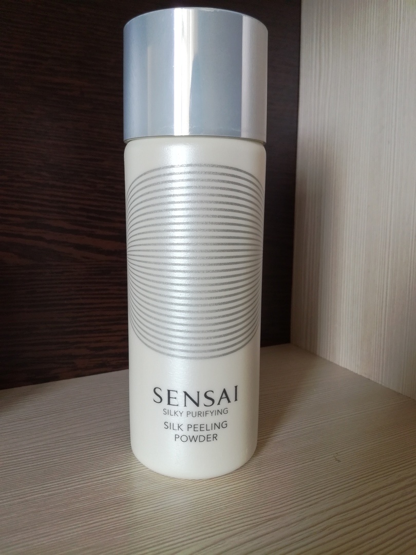 Банка с Silky Purifying от японского бренда SENSAI