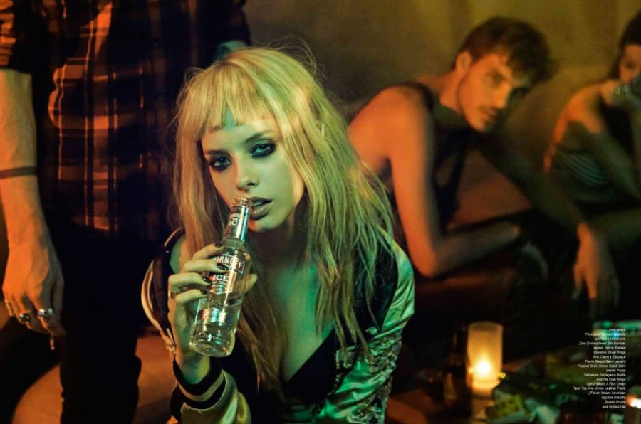 Клип девушка пьет. Девушка пьет. Нарко вечеринка. Ольга серябкина - moloko. Две подруги с шампанским.