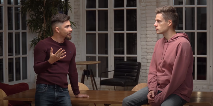 Фотография взята с YouTube-канала вДудь. Руслан Фазлыев и Юрий Дудь.