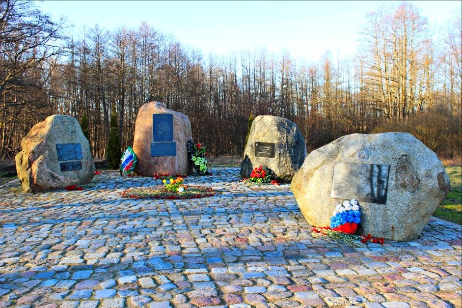 Мемориал воинам-мотоциклистам близ Шатрово, Калининградская область