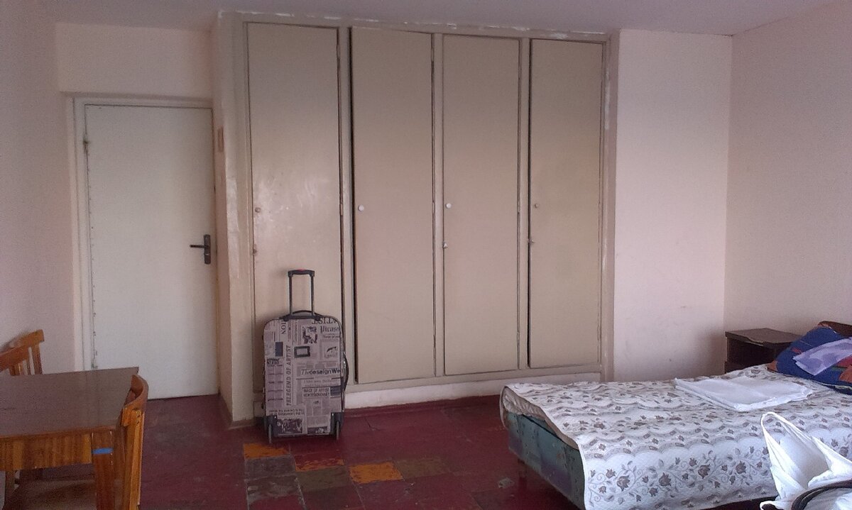 Шкафы которые ломались под тяжестью наших вещей
