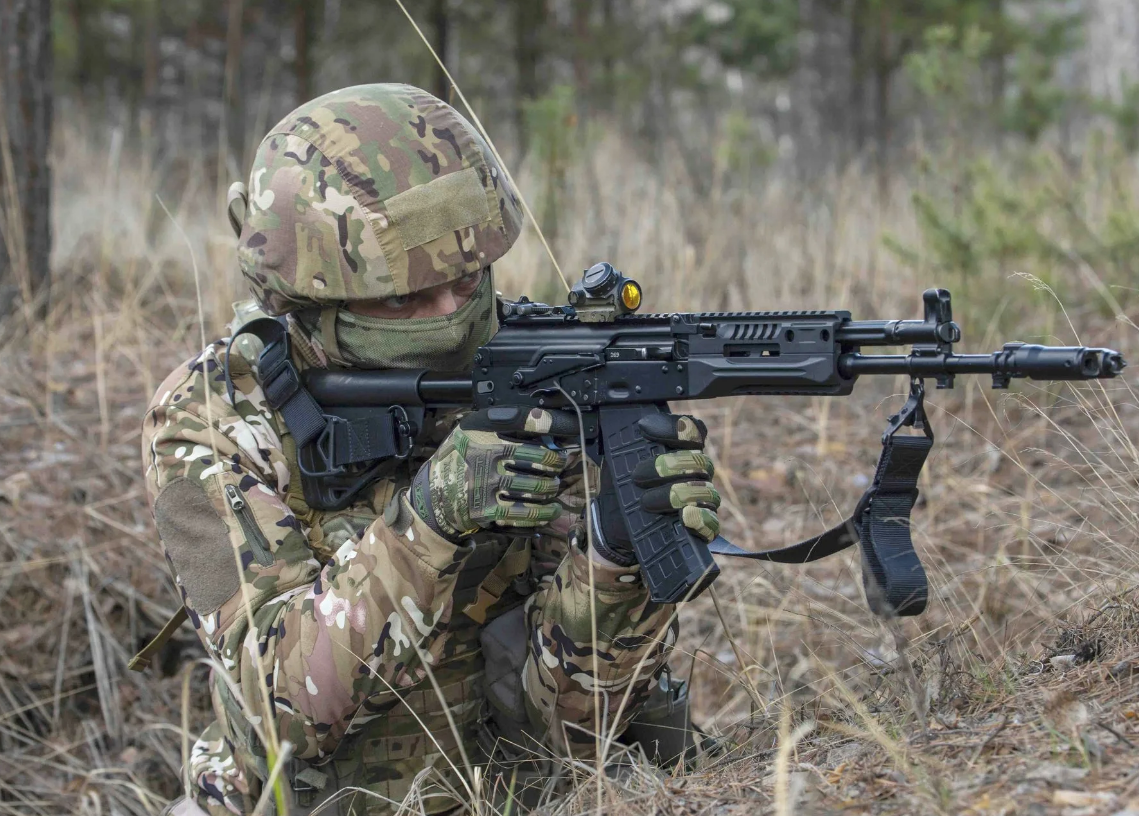 Ак армейский. Ак12 армейский автомат. АК 12 ACOG. Автомат Калашникова АК-12сп. АК 12 Ратник.