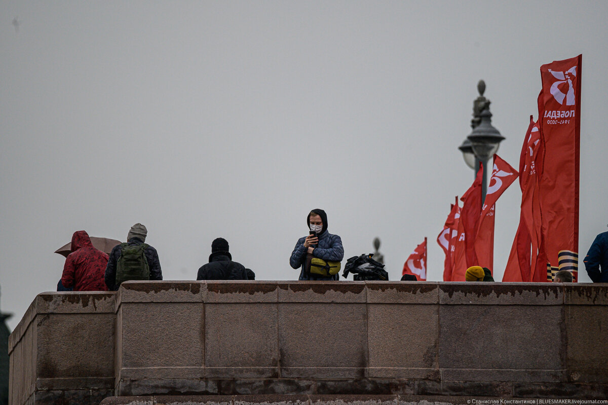 1. Чтобы съездить на парад, пришлось выписывать себе разовый пропуск. Слава Сергею Семеновичу, что он дал возможность два раза в неделю оформить себе пропуск для любых целей. Причем цель можно вписать любую, никто не ограничивает.

