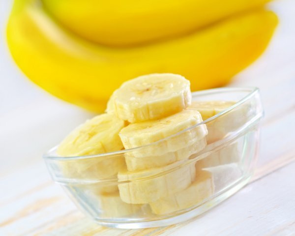 https://st.depositphotos.com/1030624/2350/i/950/depositphotos_23507631-stock-photo-sliced-and-whole-bananas.jpg
